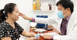 Bệnh viện Thẩm mỹ JW Hàn Quốc thăm khám cho khách hàng