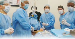 Bác sĩ Thái phẫu thuật nâng ngực nội soi tại Mỹ